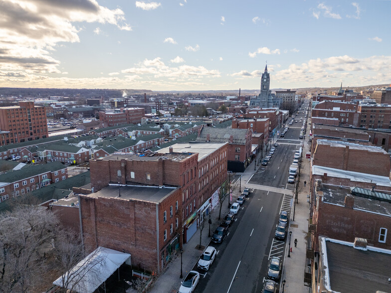 107-109 High St, Holyoke, MA for lease - Building Photo - Image 1 of 5