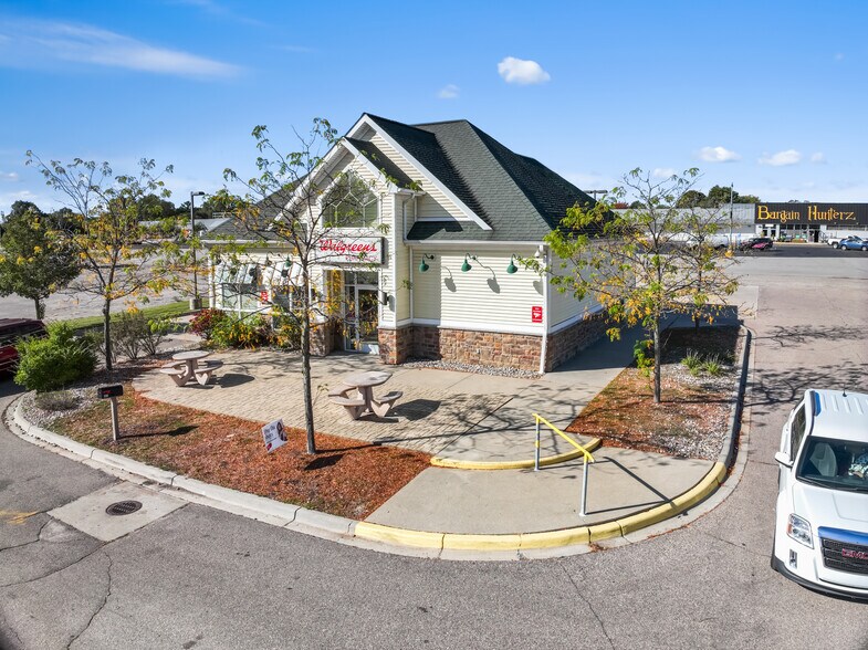 3336 S Dort Hwy, Flint, MI for sale - Building Photo - Image 2 of 5