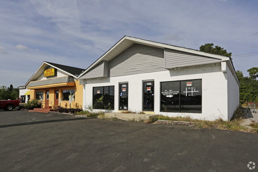 2586 Tamiami Trl, Port Charlotte, FL à louer - Photo du bâtiment - Image 1 de 1