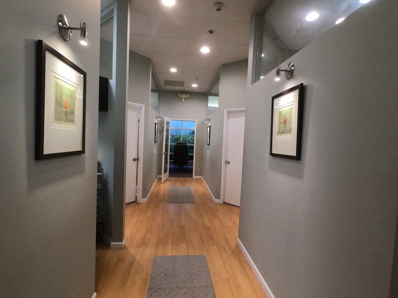 189 Davie St, Vancouver, BC for sale - Interior Photo - Image 2 of 10