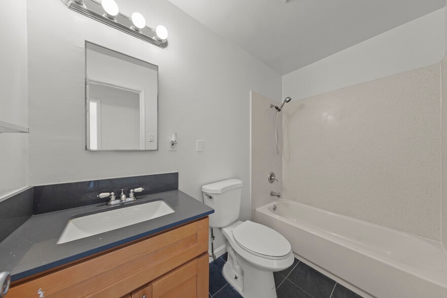 2216 E 23rd St, Oakland, CA à vendre - Photo du bâtiment - Image 3 de 16