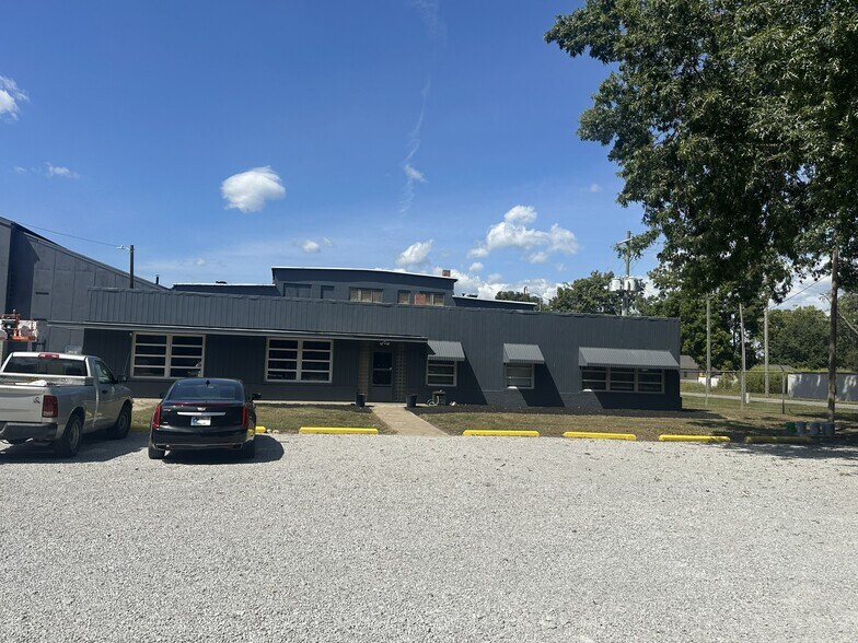 4530 N 25th St, Terre Haute, IN à louer - Photo du bâtiment - Image 3 de 24