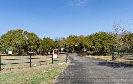 19921 FM 2252, Garden Ridge, TX à louer - Photo du bâtiment - Image 2 de 10