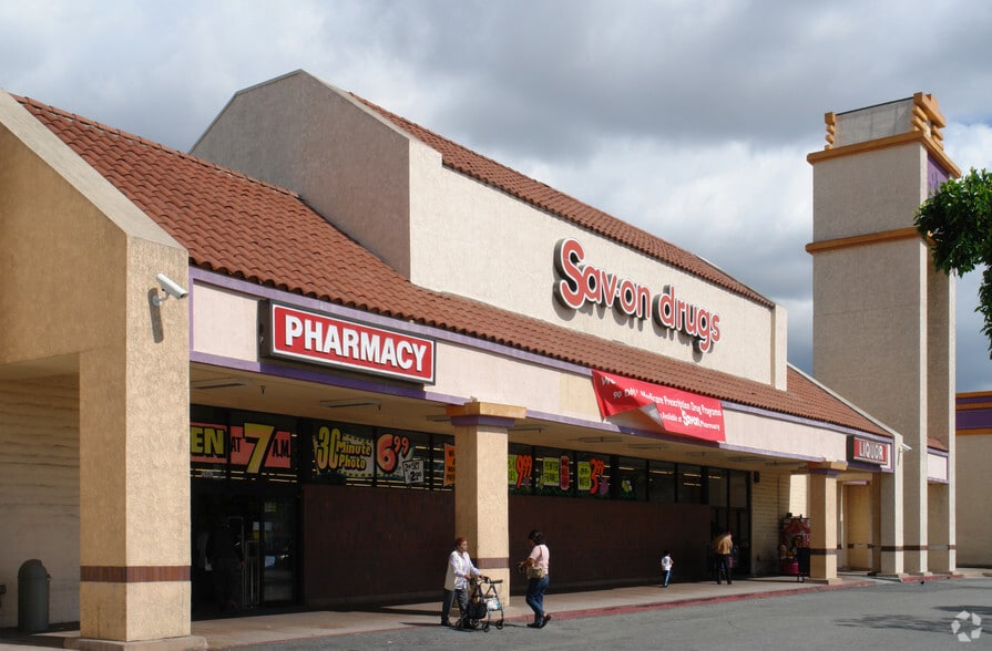 5964-5994 Pacific Blvd, Huntington Park, CA for lease - Primary Photo - Image 3 of 9