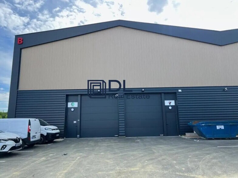 Flex in Moissy-Cramayel for sale - Building Photo - Image 3 of 8