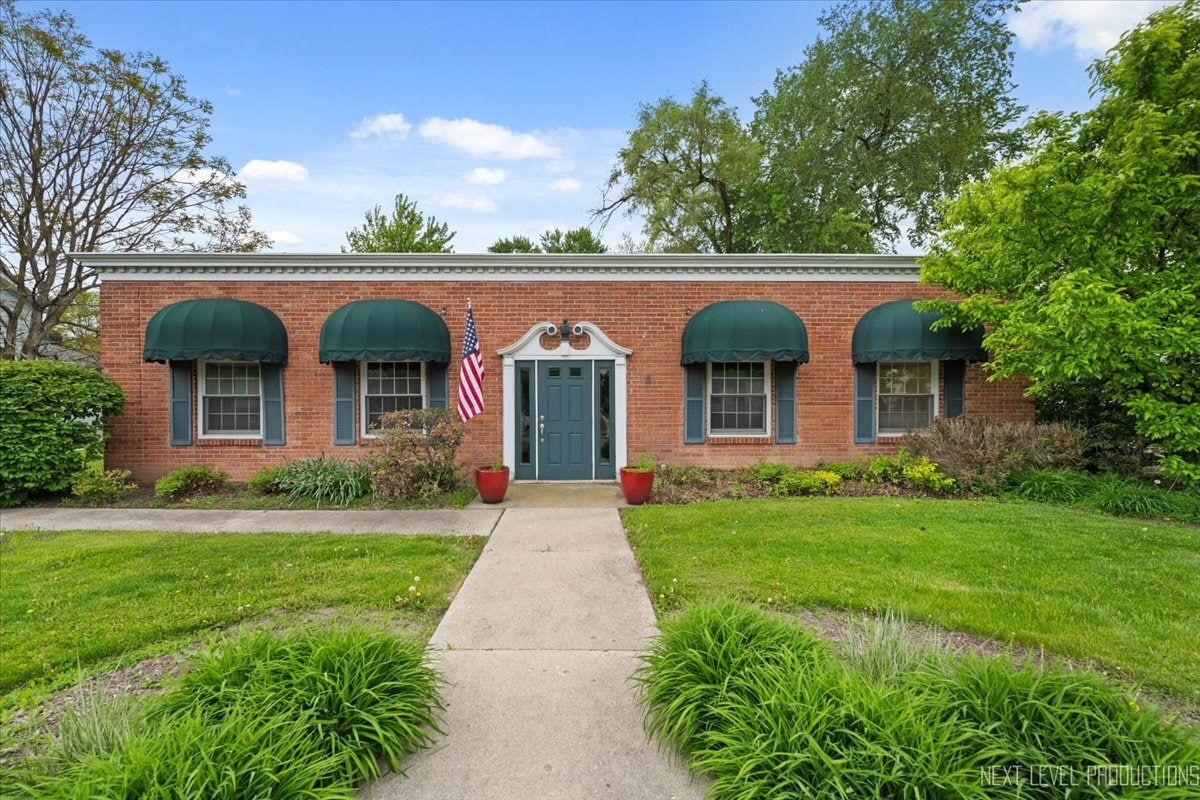 422 E State St, Geneva, IL à vendre Photo du bâtiment- Image 1 de 23