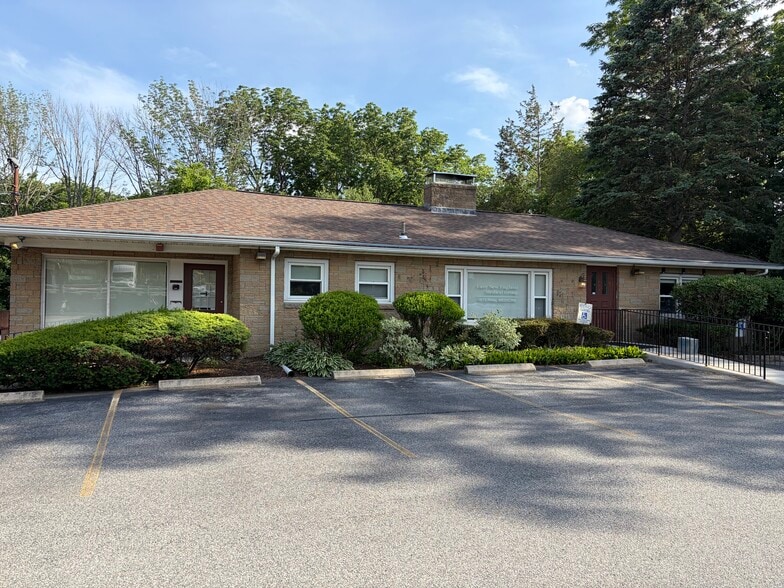 688 Frenchtown Rd, East Greenwich, RI for sale - Building Photo - Image 1 of 19