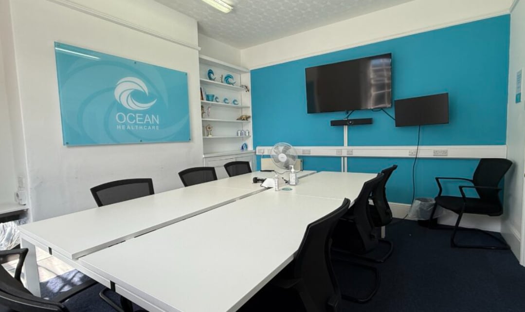 45 Devon Sq, Newton Abbot for lease Interior Photo- Image 1 of 3