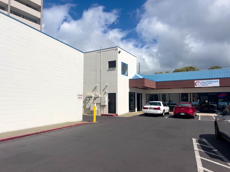 2700 S King St, Honolulu, HI for lease - Building Photo - Image 1 of 20