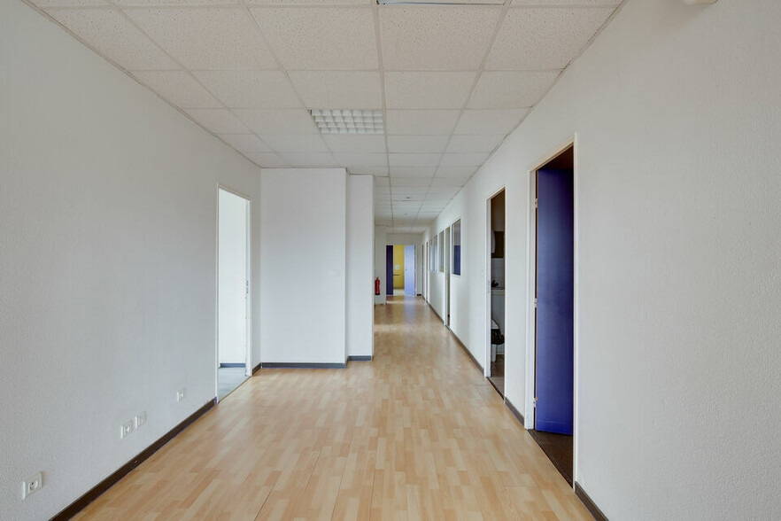 16 Rue Du 8 Mai 1945, Cenon for lease - Interior Photo - Image 3 of 16