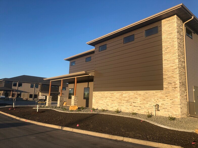 3253 42nd St S, Fargo, ND à louer - Photo du bâtiment - Image 2 de 6