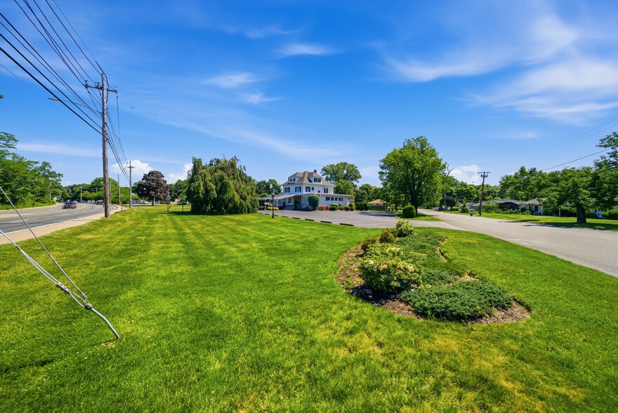 982 Warwick Ave, Warwick, RI for sale - Building Photo - Image 2 of 11