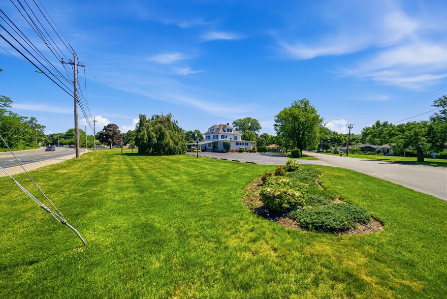 982 Warwick Ave, Warwick, RI à vendre - Photo du bâtiment - Image 2 de 11