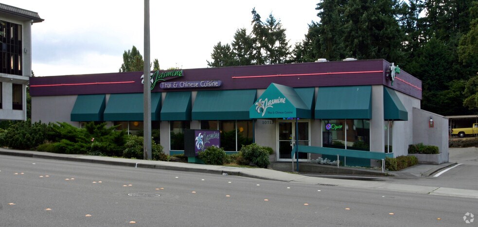 10713 Main St, Bellevue, WA à vendre - Photo du bâtiment - Image 3 de 6