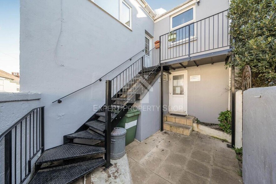 43 Montreal Rd, Brighton à vendre - Photo du bâtiment - Image 2 de 7