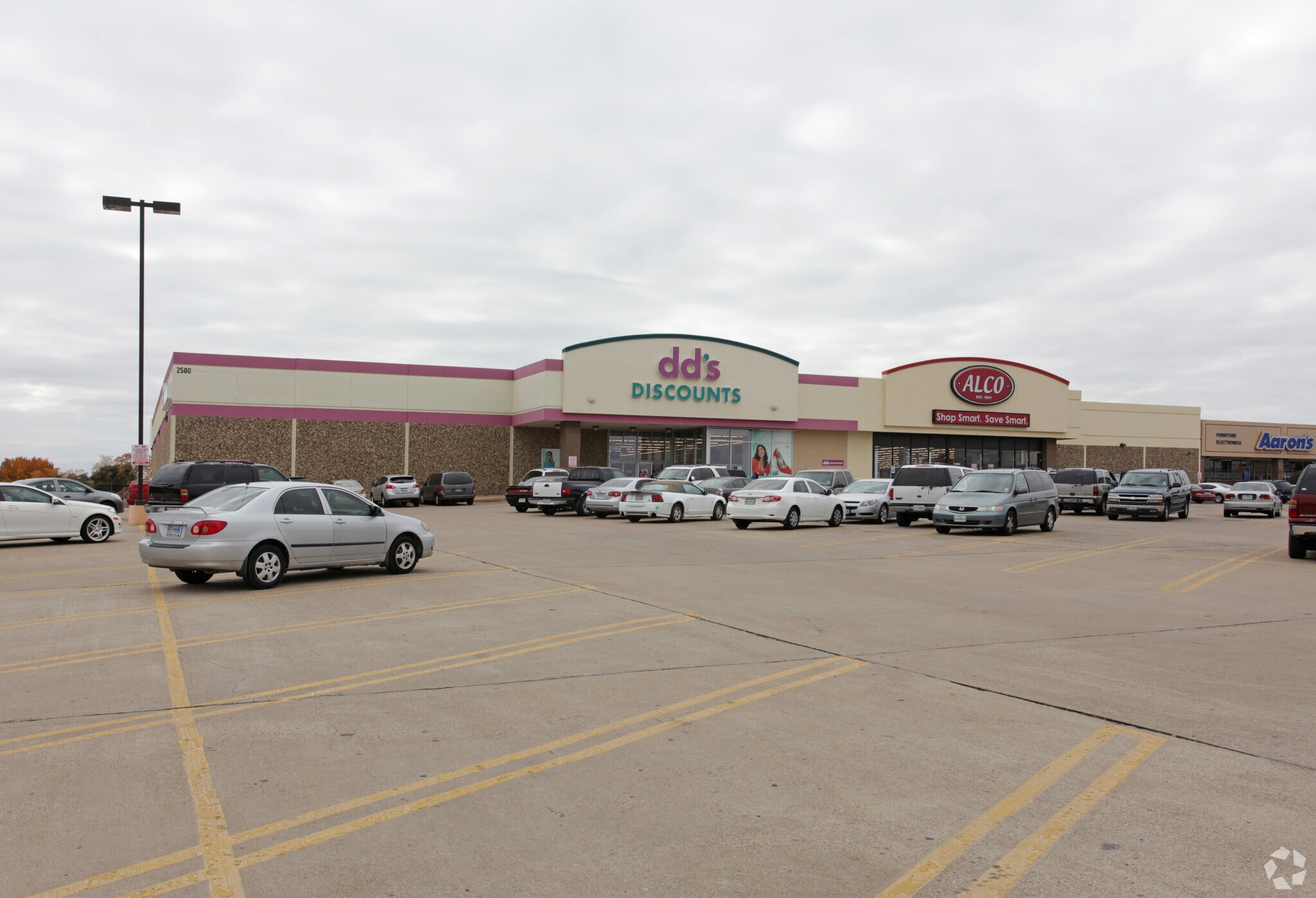 817 W Pioneer Pky, Grand Prairie, TX for lease Building Photo- Image 1 of 6