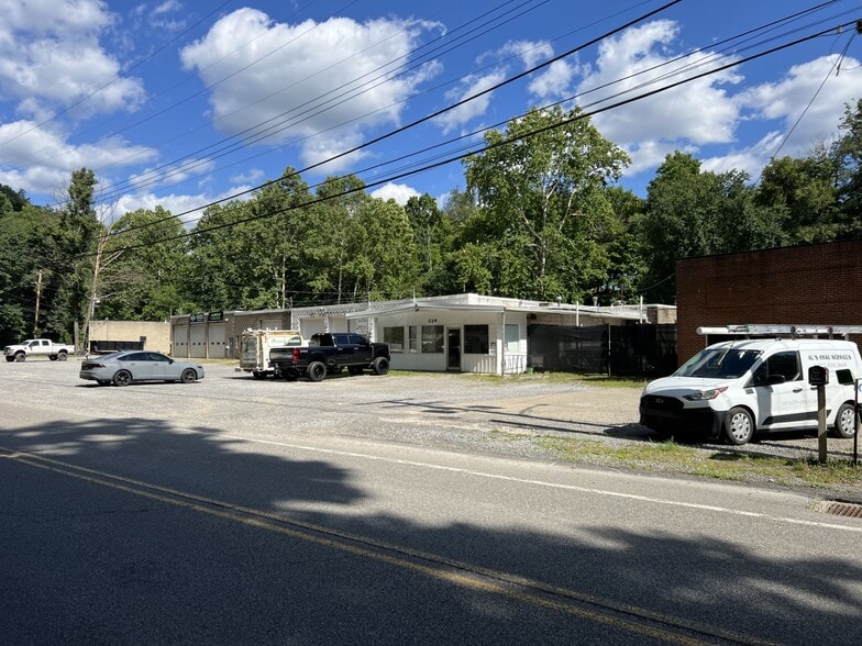 Camp Horne Road Industrial Portfolio portfolio of 4 properties for sale on LoopNet.ca - Building Photo - Image 3 of 6