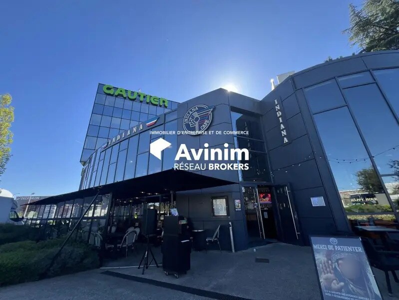 Office in Vélizy-Villacoublay for lease Building Photo- Image 1 of 25