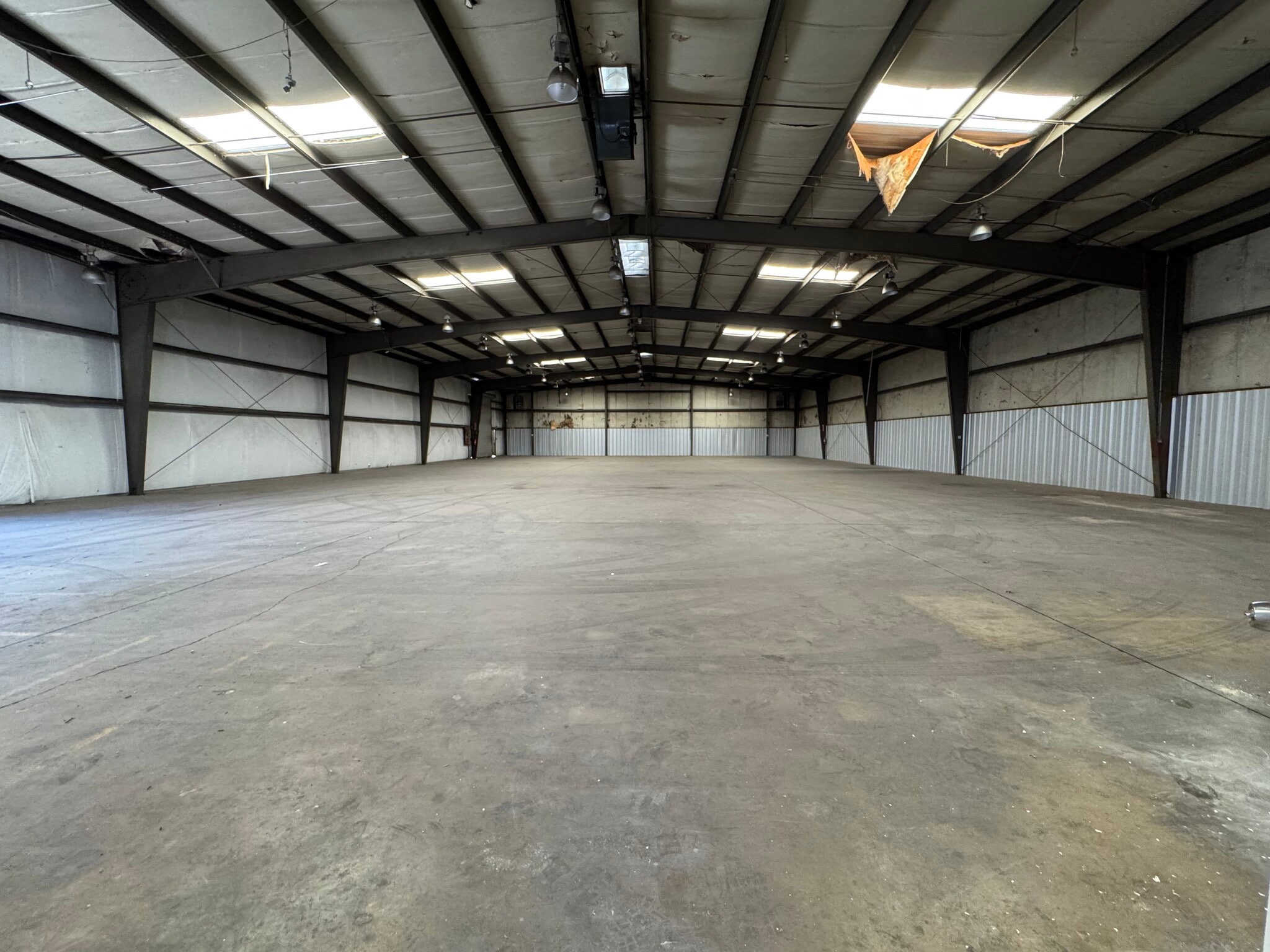 445 E Menlo Ave, Hemet, CA for lease Interior Photo- Image 1 of 12