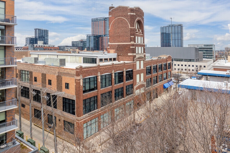 30 N Racine Ave, Chicago, IL for lease - Building Photo - Image 2 of 6