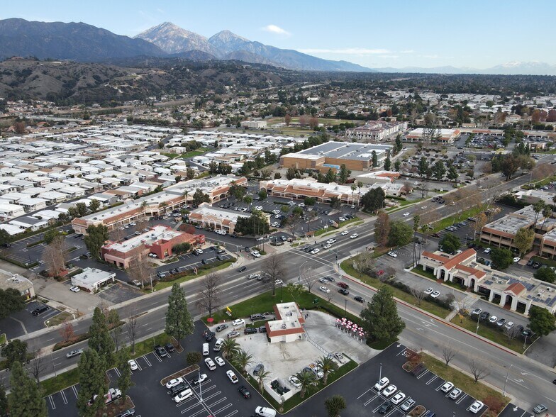 2105-2145 Foothill Blvd, La Verne, CA à louer - Photo du bâtiment - Image 3 de 3