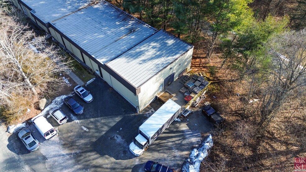 10 Denlar Dr, Chester, CT à vendre - Photo du bâtiment - Image 2 de 43