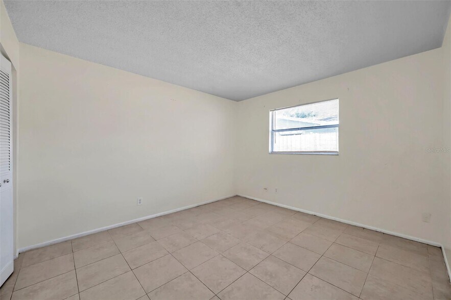 1005 Lake Palms Dr, Largo, FL à vendre - Photo intérieure - Image 3 de 9