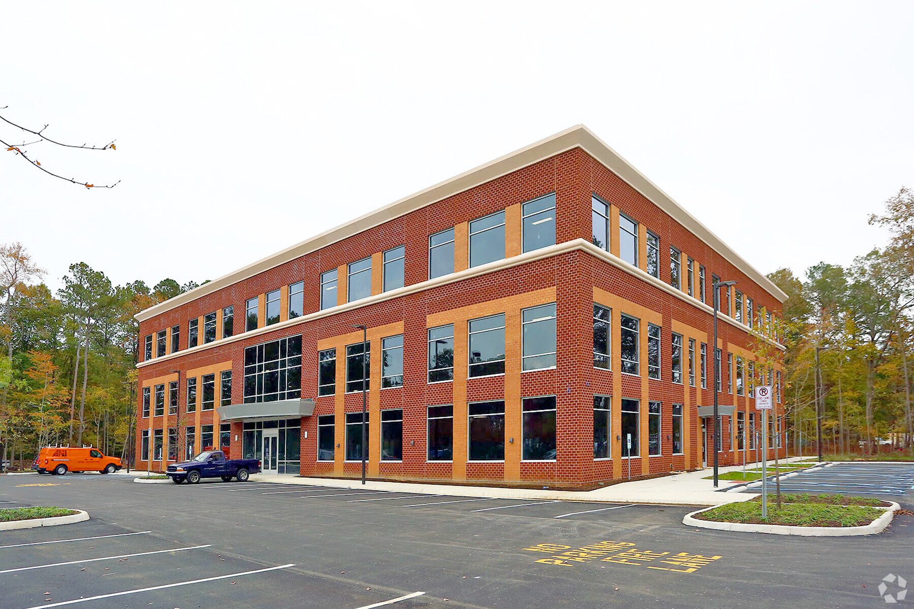 2 BayPort Way, Newport News, VA à louer Photo du bâtiment- Image 1 de 4