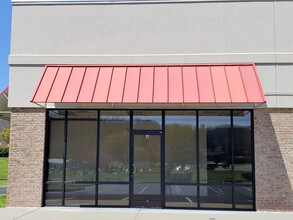 2120 Volunteer Pkwy, Bristol, TN for lease Building Photo- Image 2 of 11