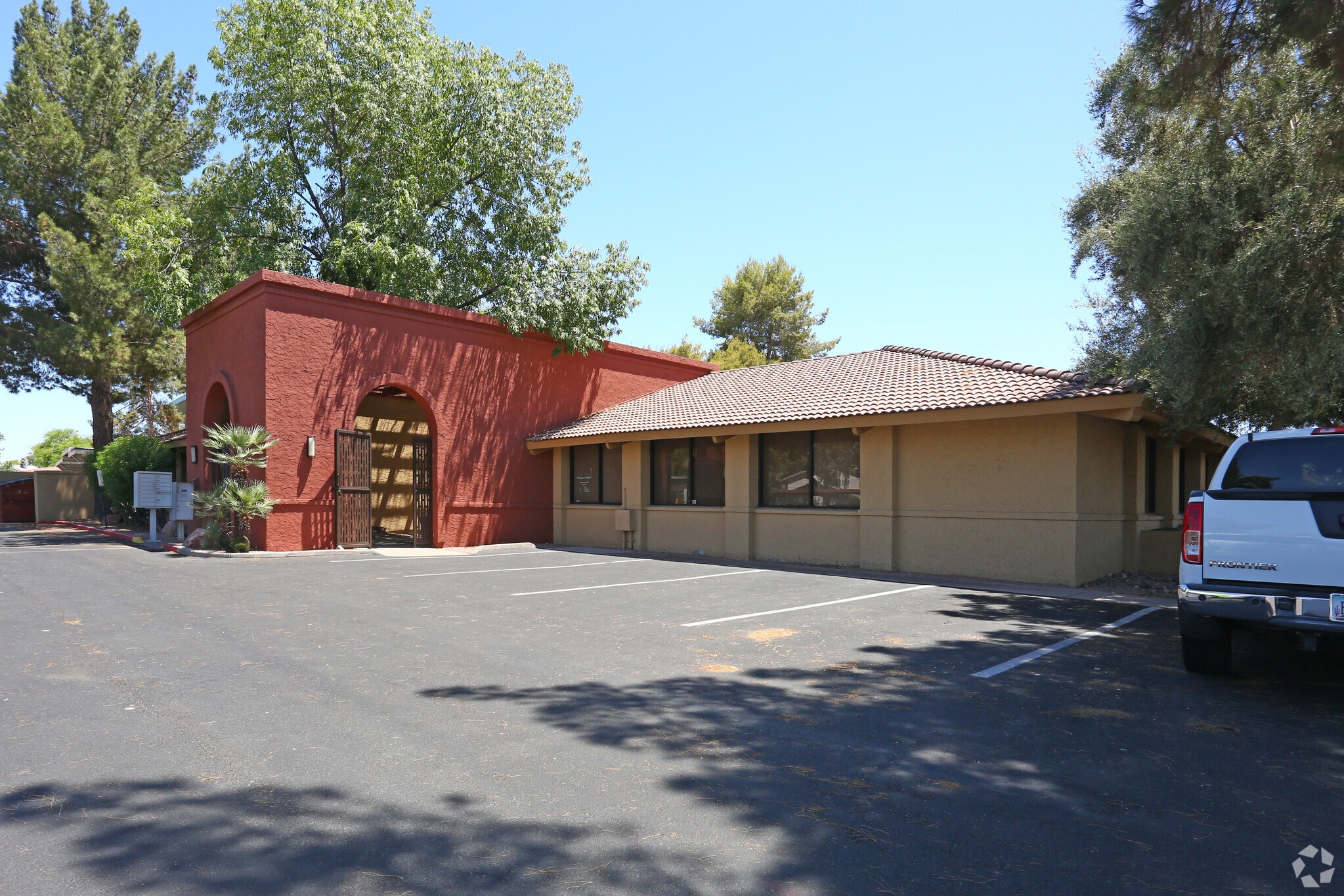 4701-4703 S Lakeshore Dr, Tempe, AZ à louer Photo principale- Image 1 de 4