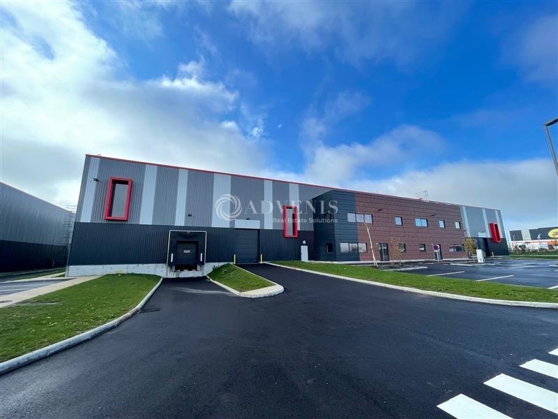 Industrial in Le Thillay for lease Building Photo- Image 1 of 13