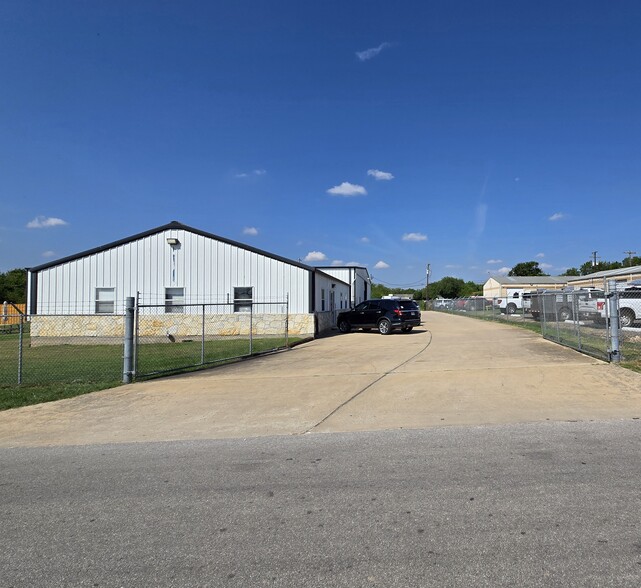 103 Tradesmen Dr, Hutto, TX for lease - Building Photo - Image 3 of 10