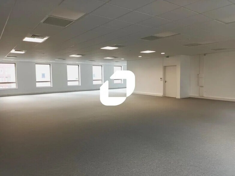 84 Rue Des Templiers, Lille for lease - Interior Photo - Image 2 of 7