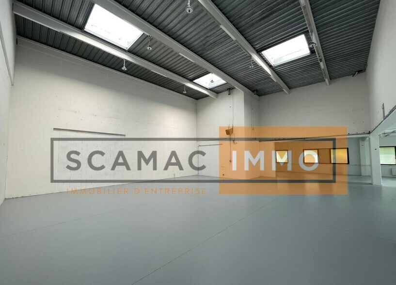 Industrial in Champs-sur-Marne for lease - Building Photo - Image 2 of 9