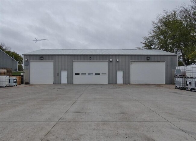 More details for 2284 Graceland dr, Pella, IA - Flex for Sale