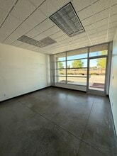 13455 Malaki Rd, Apple Valley, CA à louer Photo intérieure- Image 2 de 4