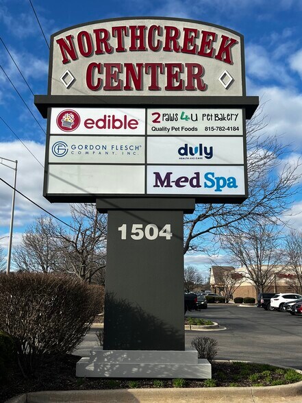 1504 Essington Rd, Joliet, IL à louer - Photo du bâtiment - Image 2 de 17