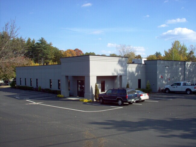 Plus de détails pour 15 Keewaydin Dr, Salem, NH - Industriel à louer