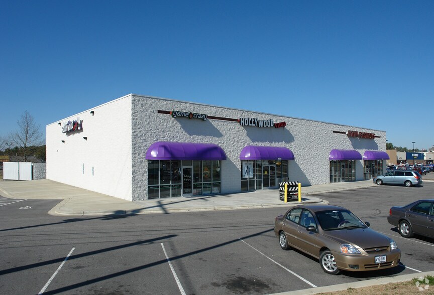 1590 Skibo Rd, Fayetteville, NC à louer - Photo du bâtiment - Image 2 de 10