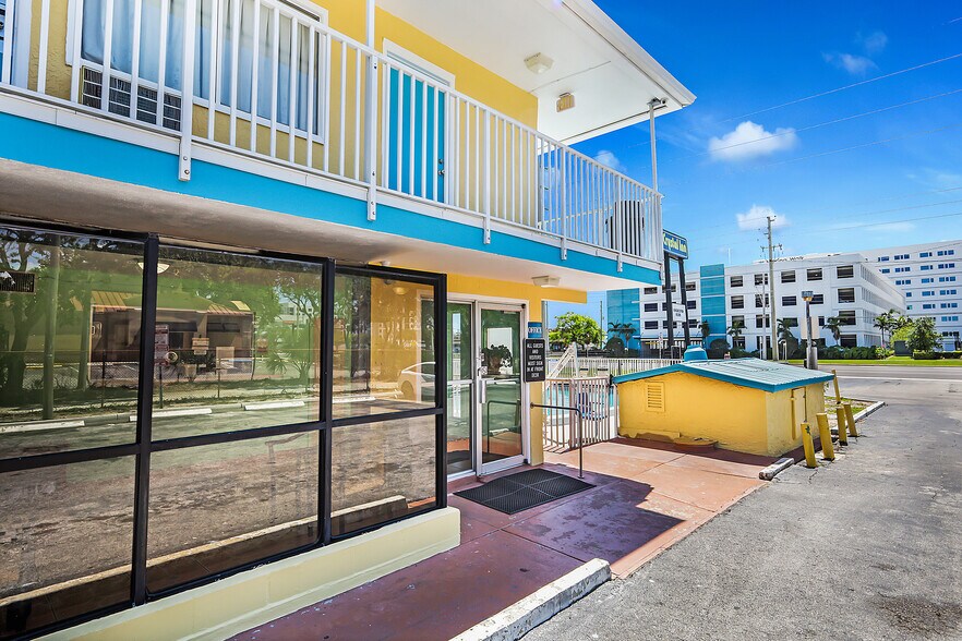 4600 34th St S, Saint Petersburg, FL à vendre - Photo du bâtiment - Image 3 de 18