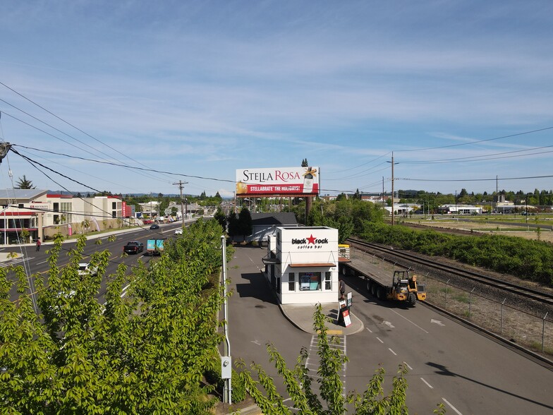 21150 SW Tualatin Valley Hwy, Beaverton, OR for sale - Building Photo - Image 3 of 7