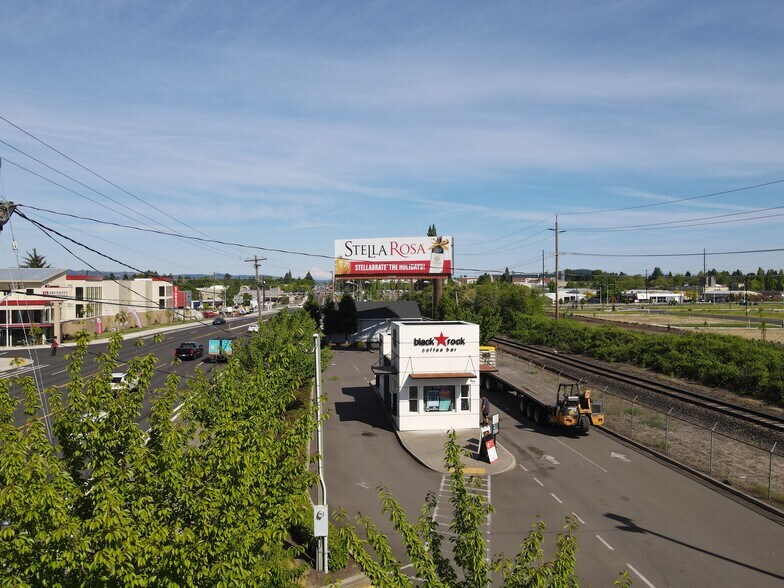 21150 SW Tualatin Valley Hwy, Beaverton, OR à vendre - Photo du bâtiment - Image 3 de 7