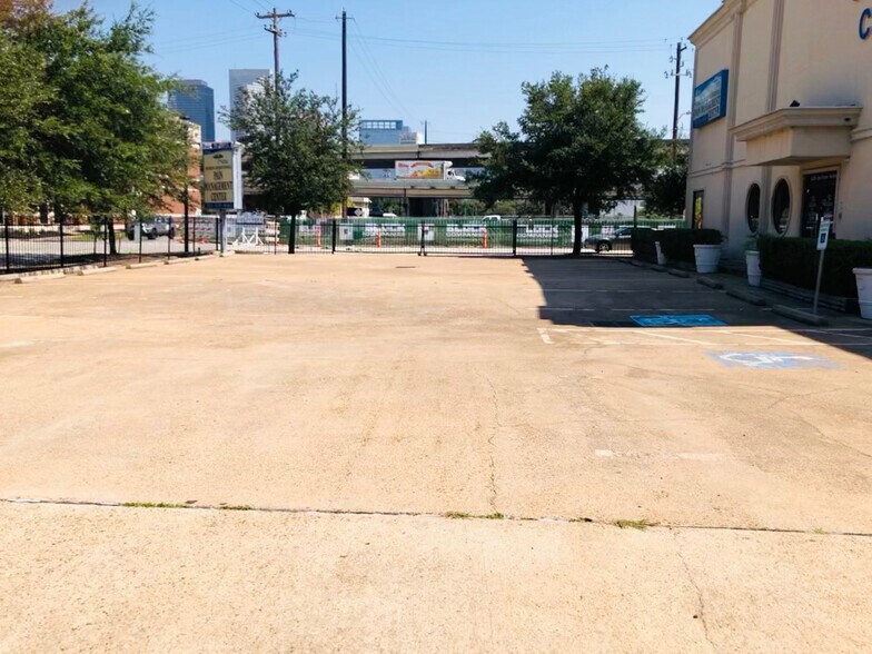 2105 Jackson St, Houston, TX à louer - Photo du bâtiment - Image 2 de 26