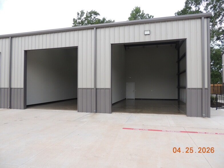 2309 Wade Cir S, Conroe, TX for lease - Primary Photo - Image 1 of 22