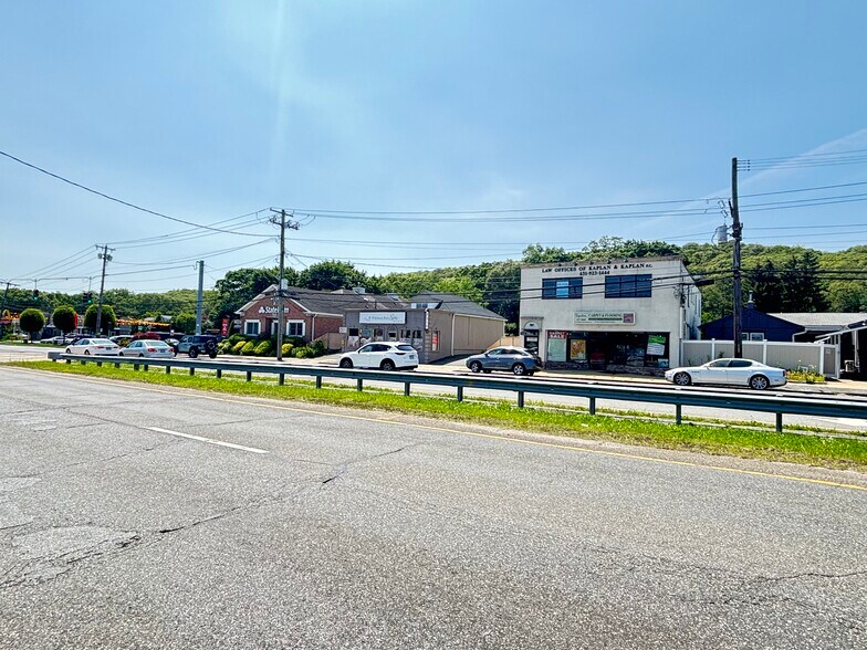 707 Walt Whitman Rd, Melville, NY à vendre - Photo du bâtiment - Image 2 de 6