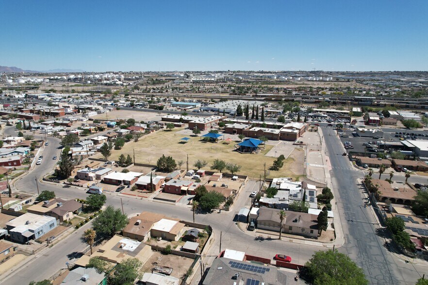 7090 Alameda Ave, El Paso, TX à louer - Photo du bâtiment - Image 3 de 14