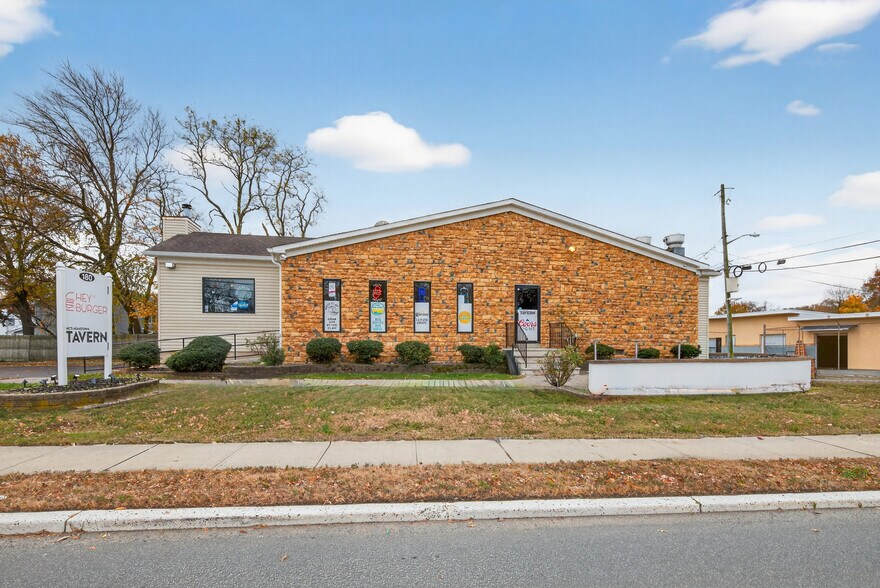 180 Highway 36 W, Hazlet Township, NJ à vendre - Photo du bâtiment - Image 1 de 23