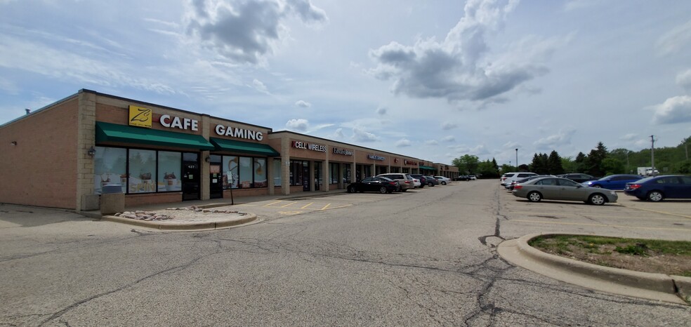 381-457 N Wilson Rd, Round Lake, IL for lease - Building Photo - Image 2 of 8