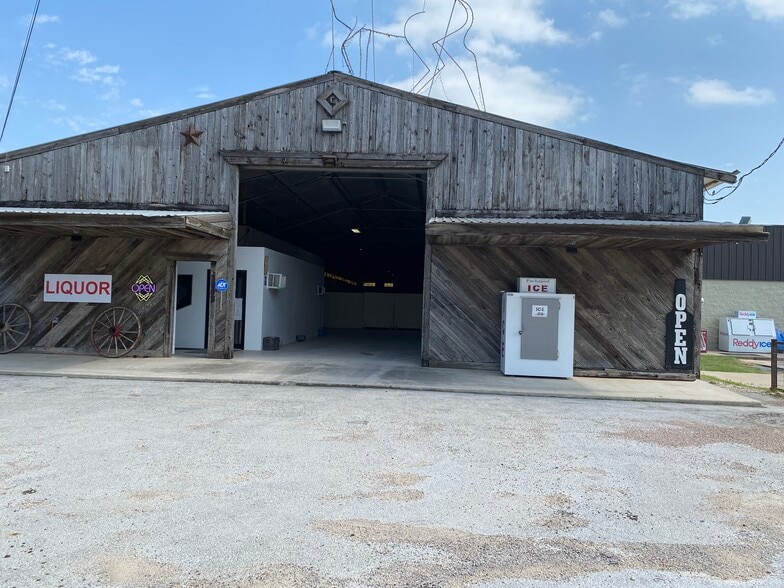 300 W Central Ave, Comanche, TX for sale - Building Photo - Image 1 of 11