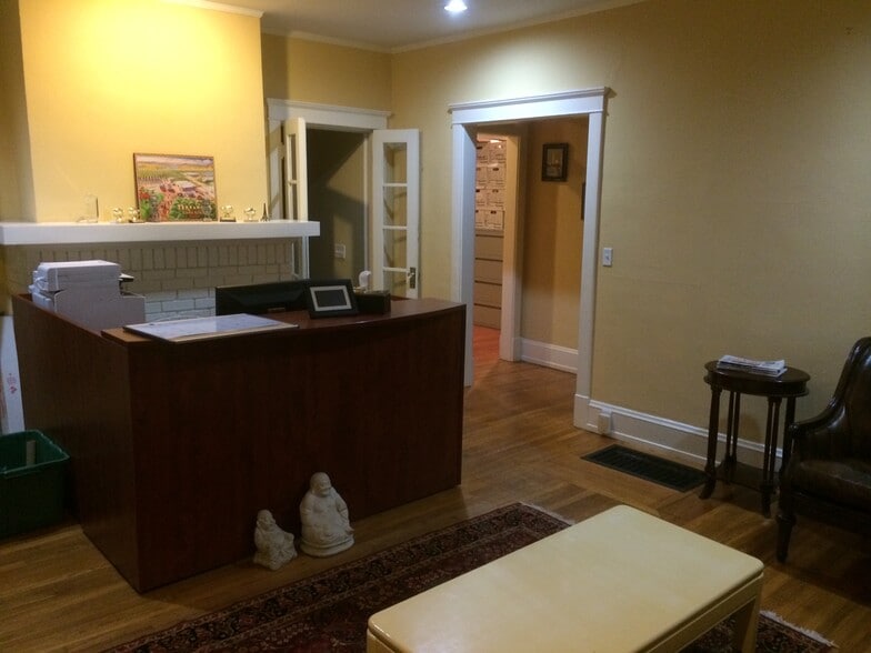 104 Cambridge Ave, Decatur, GA for lease - Interior Photo - Image 3 of 6